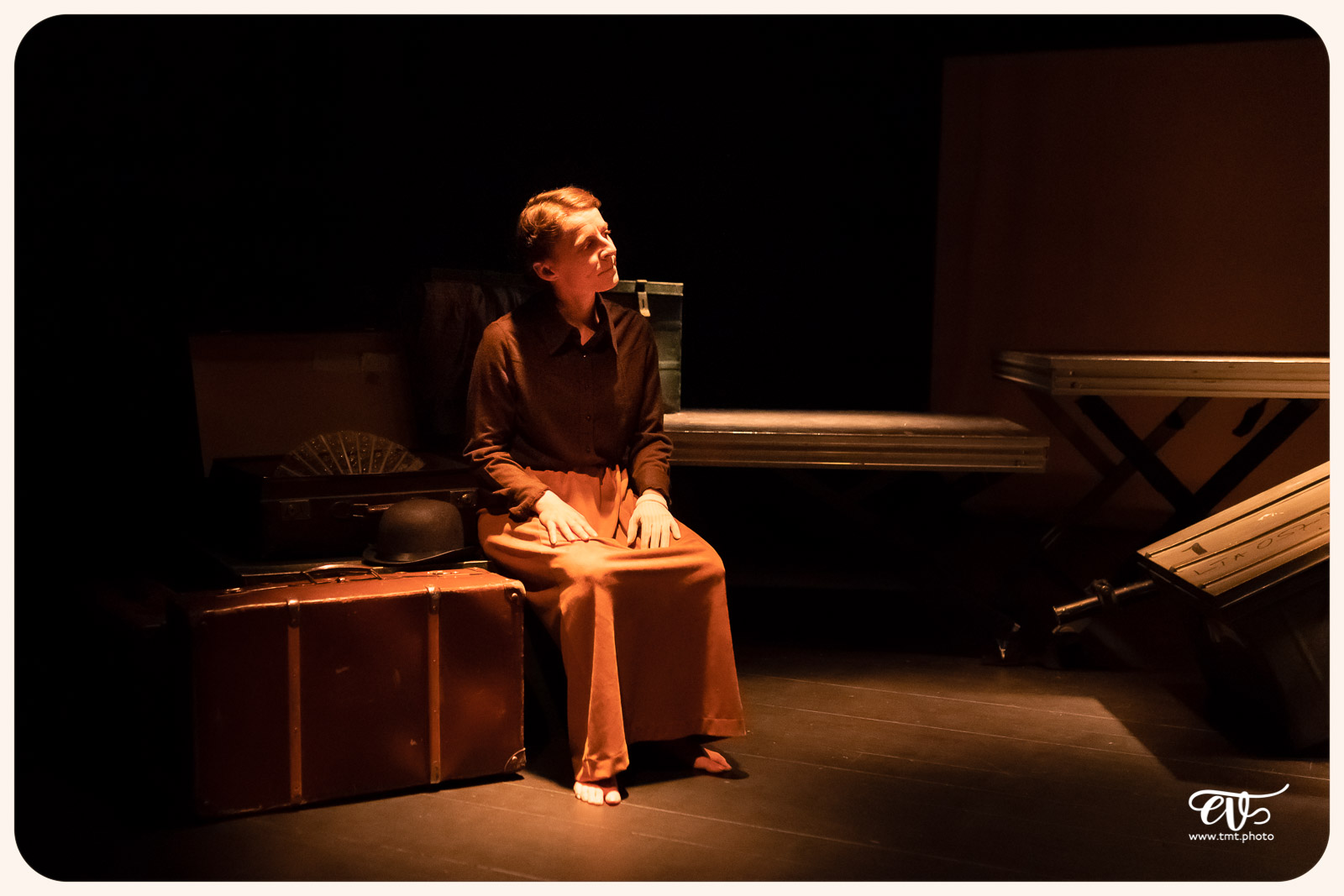 LA MESNIE H. - UN JOUR D'ÉTÉ